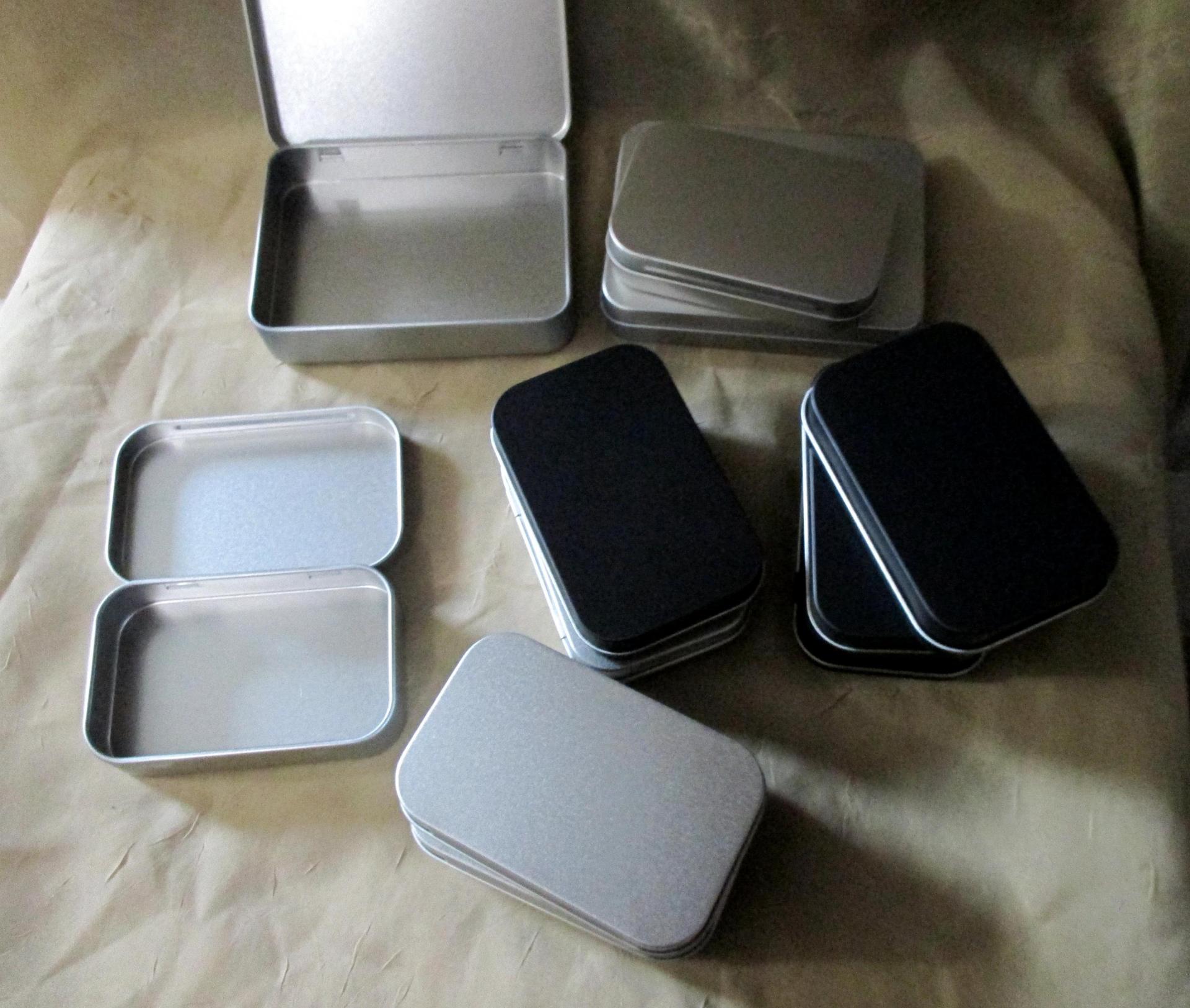 Small square outlet tins with lids