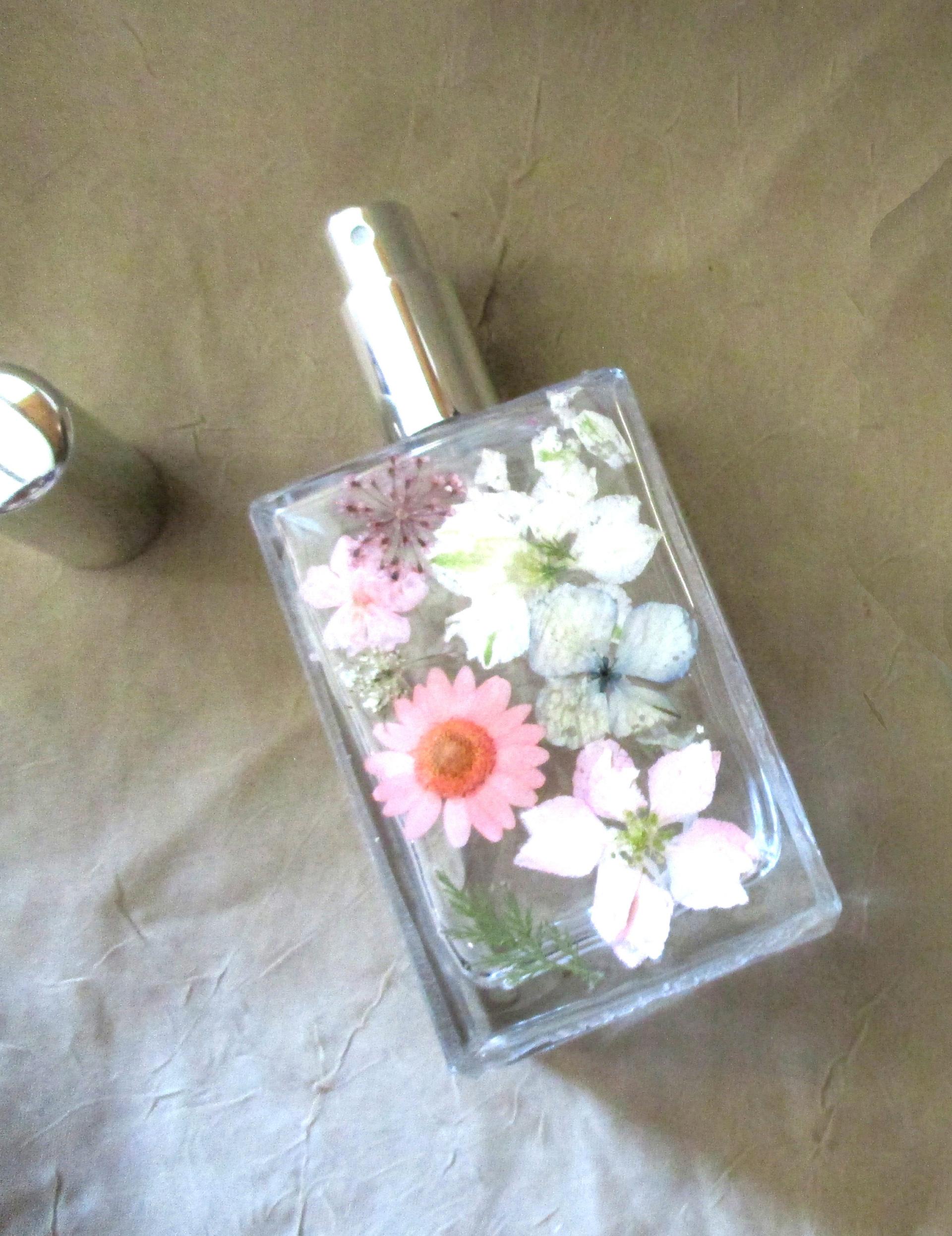 Floral Perfume Bottles, Spray Mister, Square Bottles, Flowers in Resin