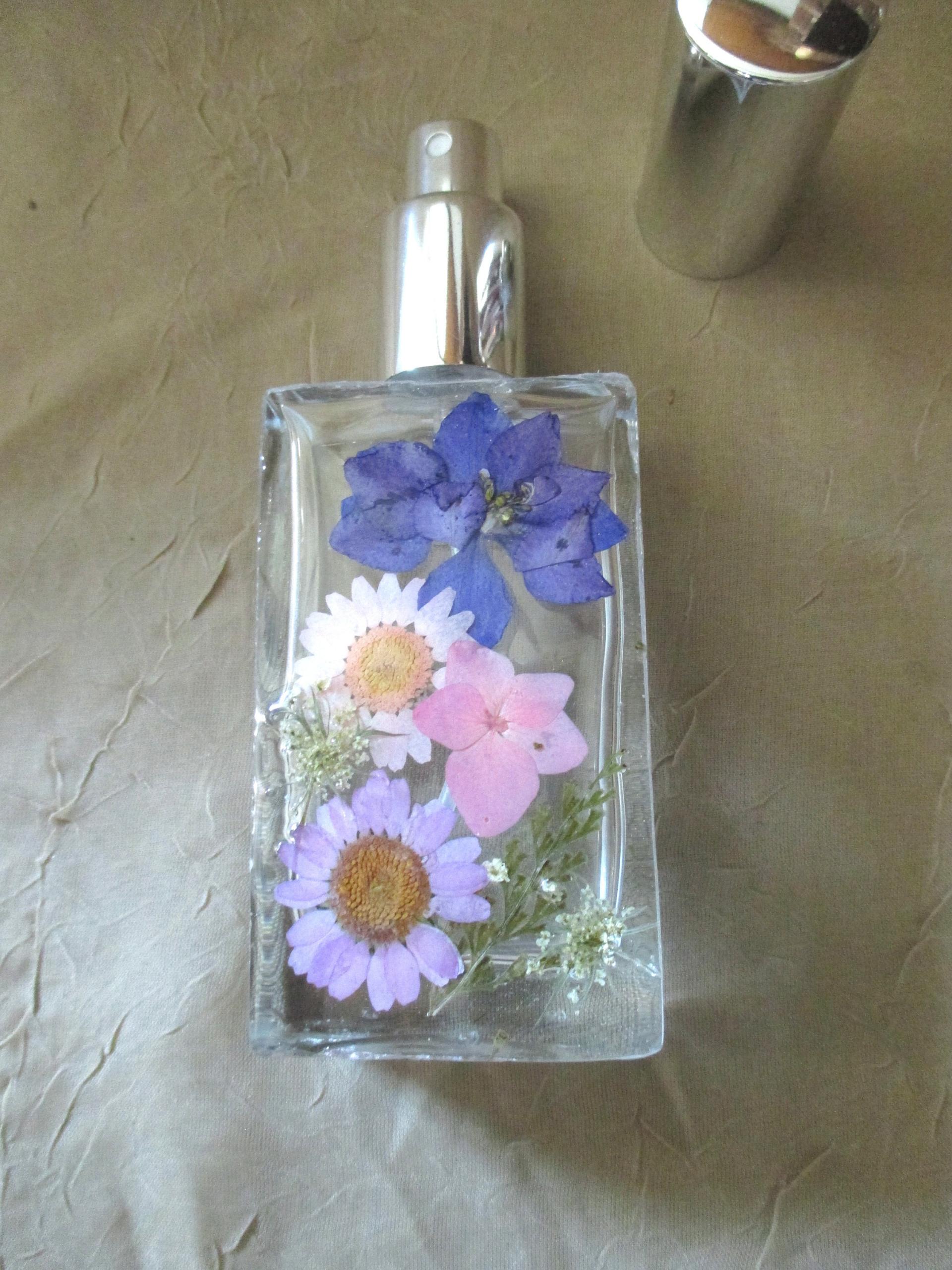Floral Perfume Bottles, Spray Mister, Square Bottles, Flowers in Resin