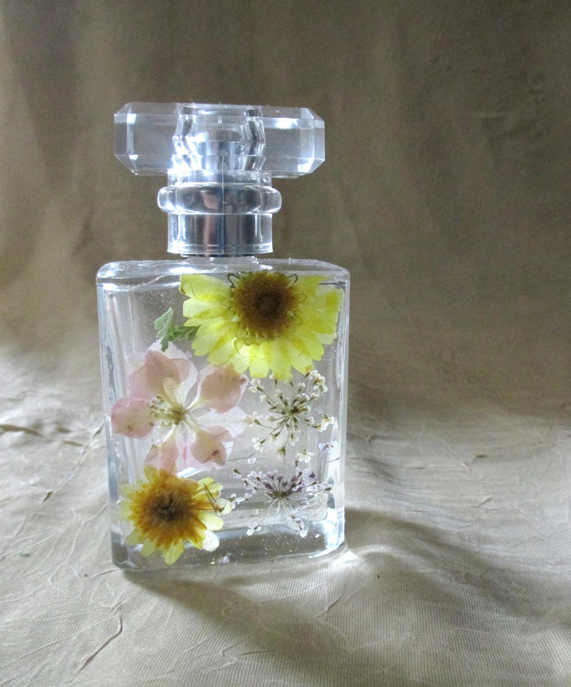 Floral Perfume Bottles, Spray Mister, 50ml Square Bottles, Flowers in Resin