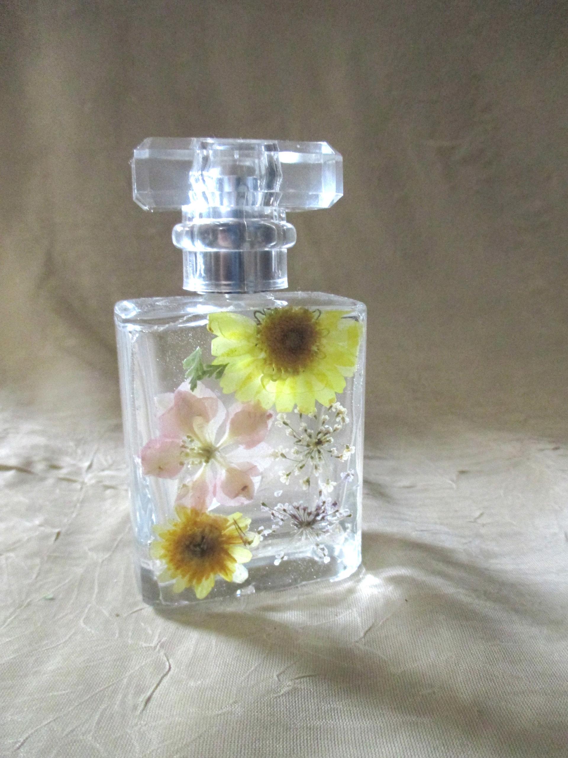 Floral Perfume Bottles, Spray Mister, 50ml Square Bottles, Flowers in Resin
