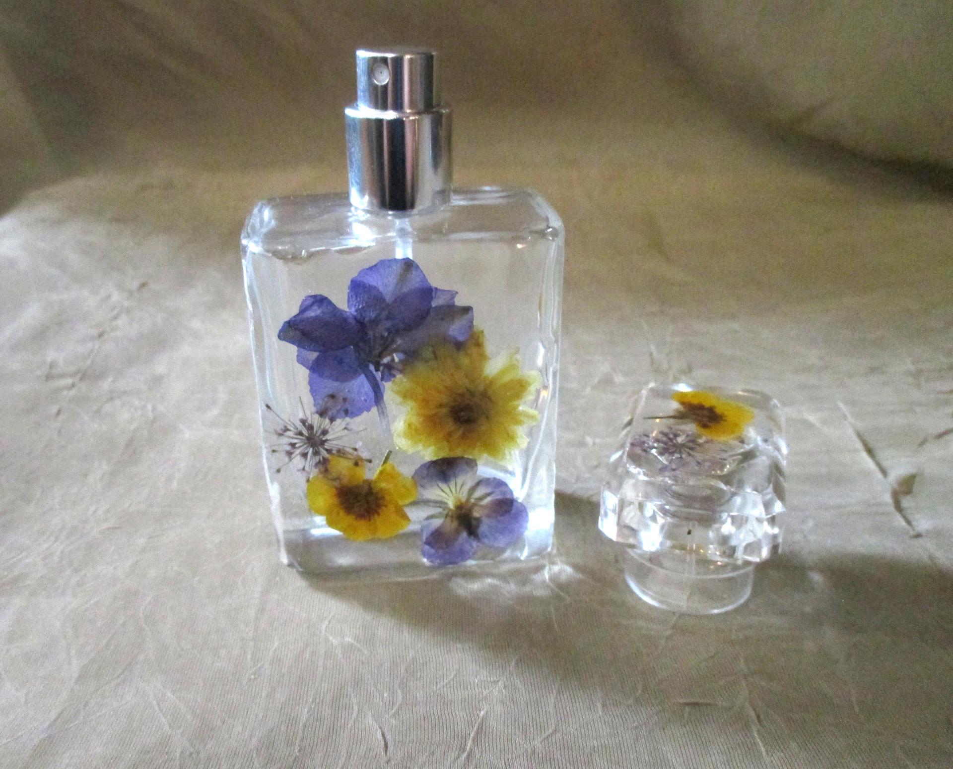 Floral Perfume Bottles, Spray Mister, 50ml Square Bottles, Flowers in Resin
