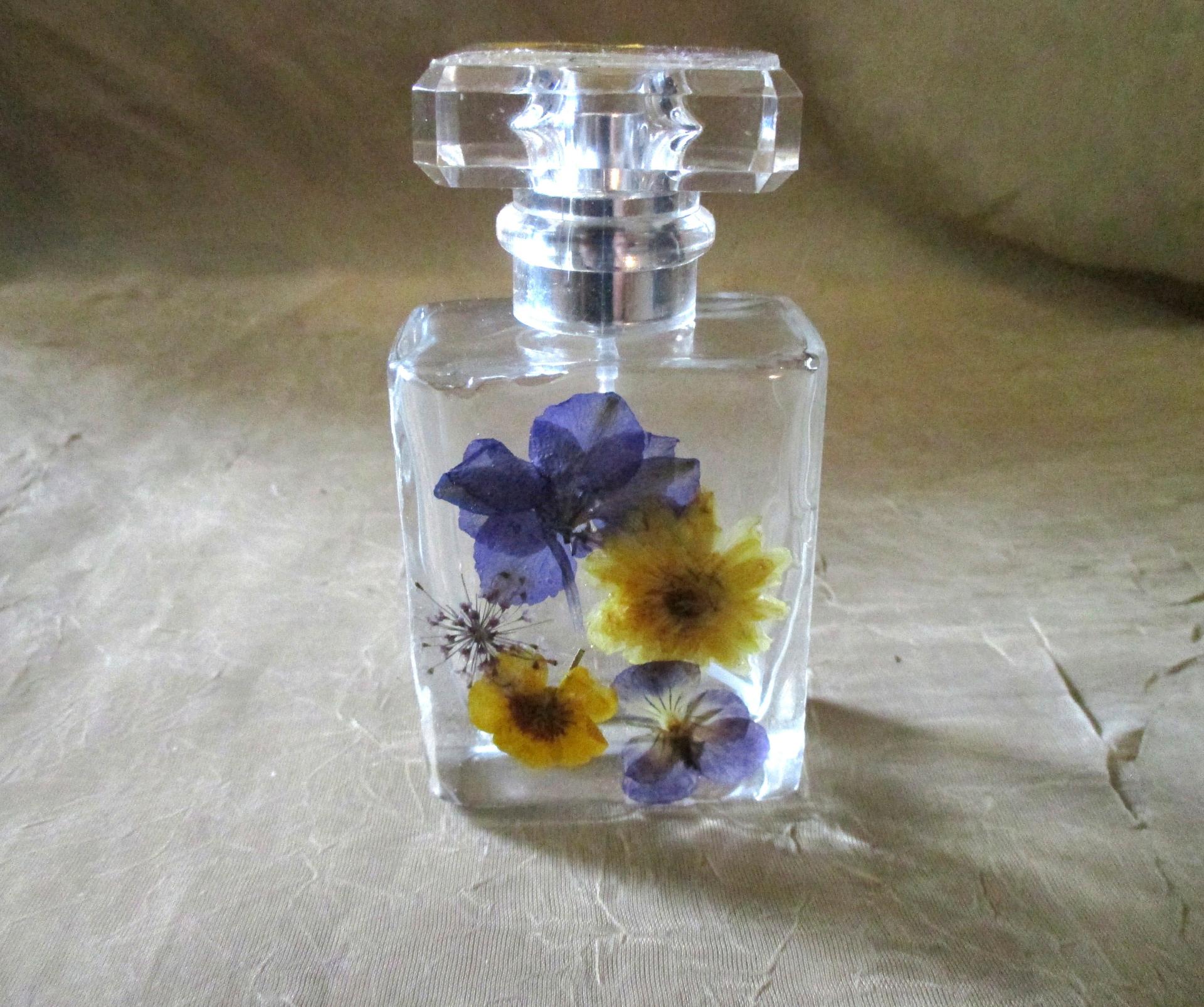 Floral Perfume Bottles, Spray Mister, 50ml Square Bottles, Flowers in Resin