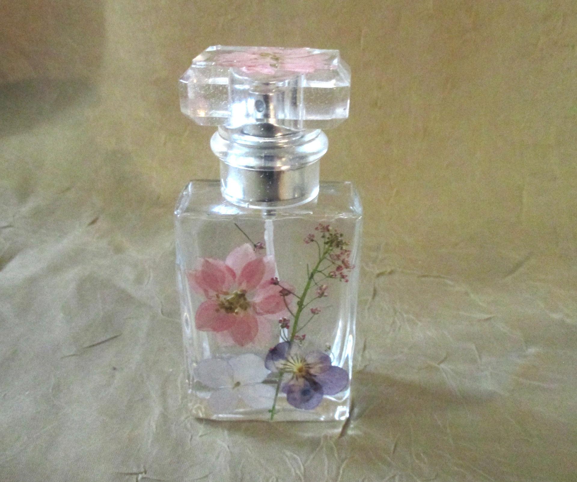 Floral Perfume Bottles, Spray Mister, Square Bottles, Flowers in Resin