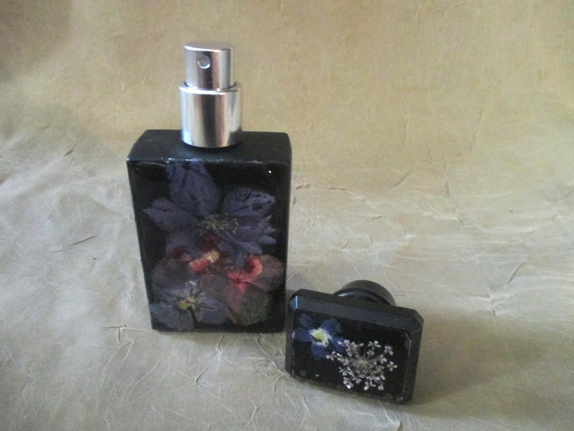 Floral Perfume Bottles, Spray Mister, Square Bottles, Flowers in Resin