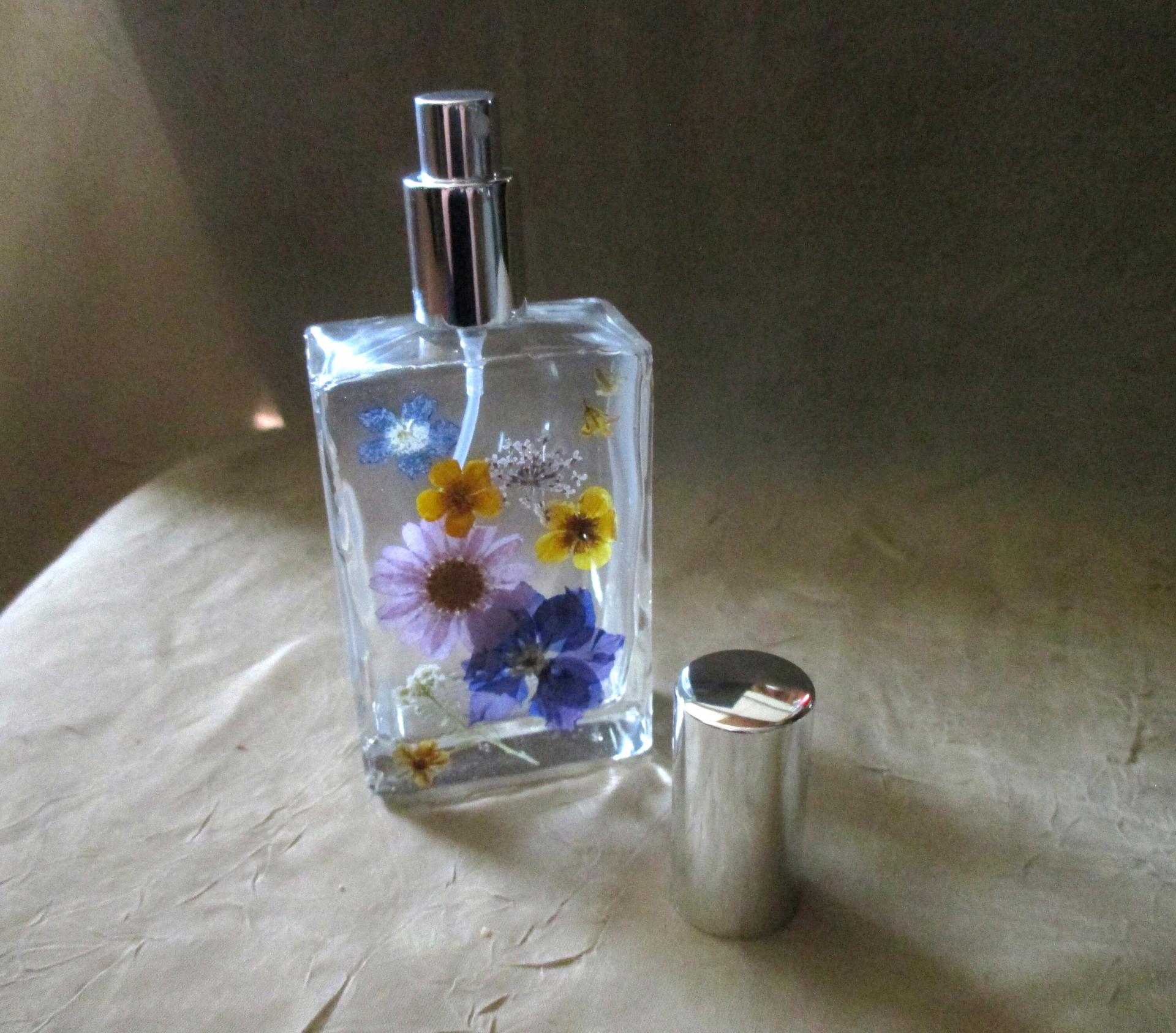 Floral Perfume Bottles, Spray Mister, Square Bottles, Flowers in Resin