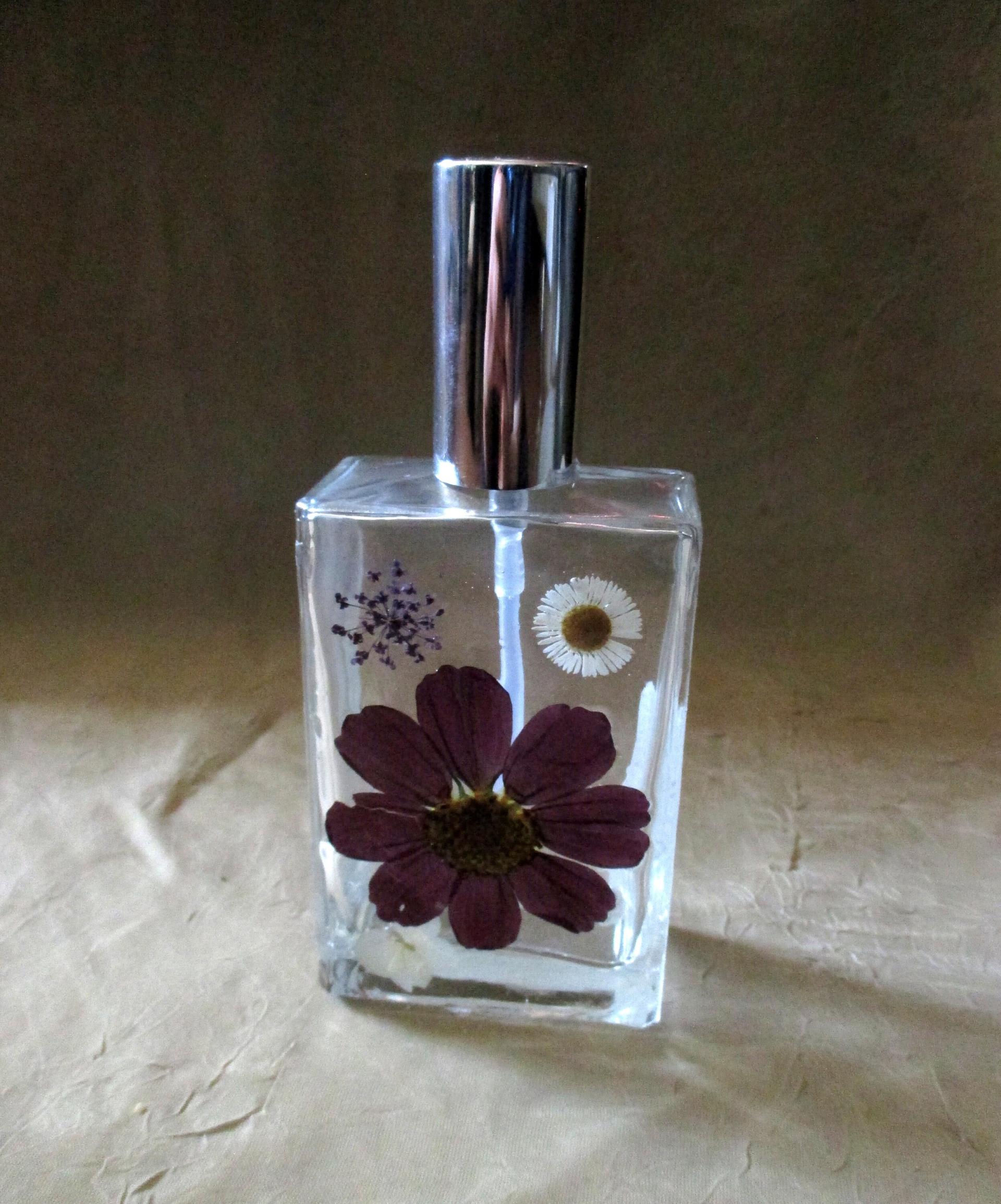 Floral Perfume Bottles, Spray Mister, Square Bottles, Flowers in Resin