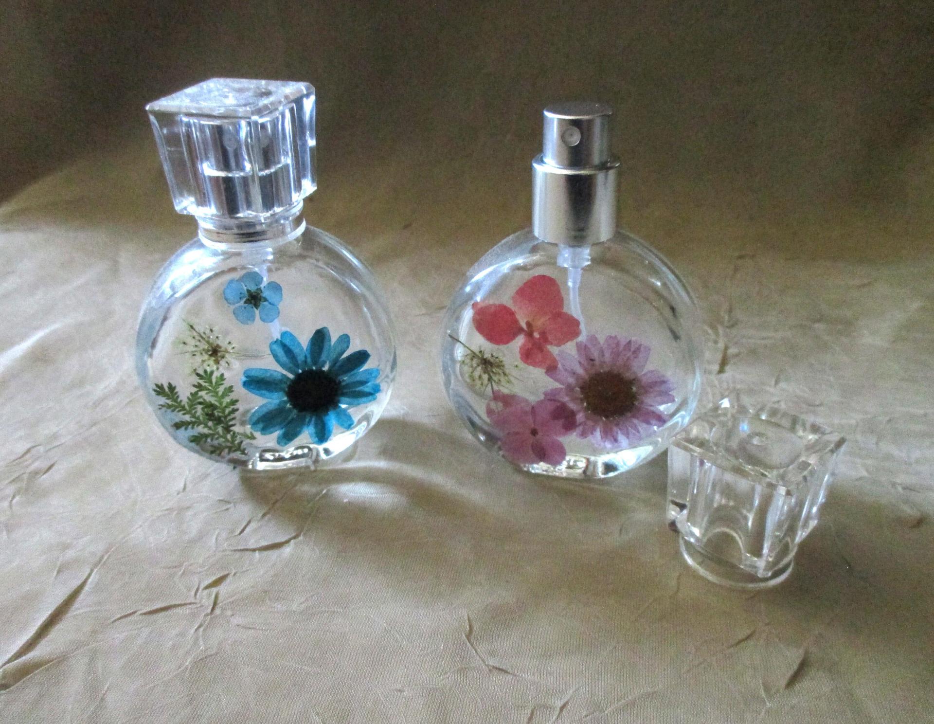 Floral Perfume Bottles, 1 ounce Small Spray Mister, Round Bottles, Flowers in Resin