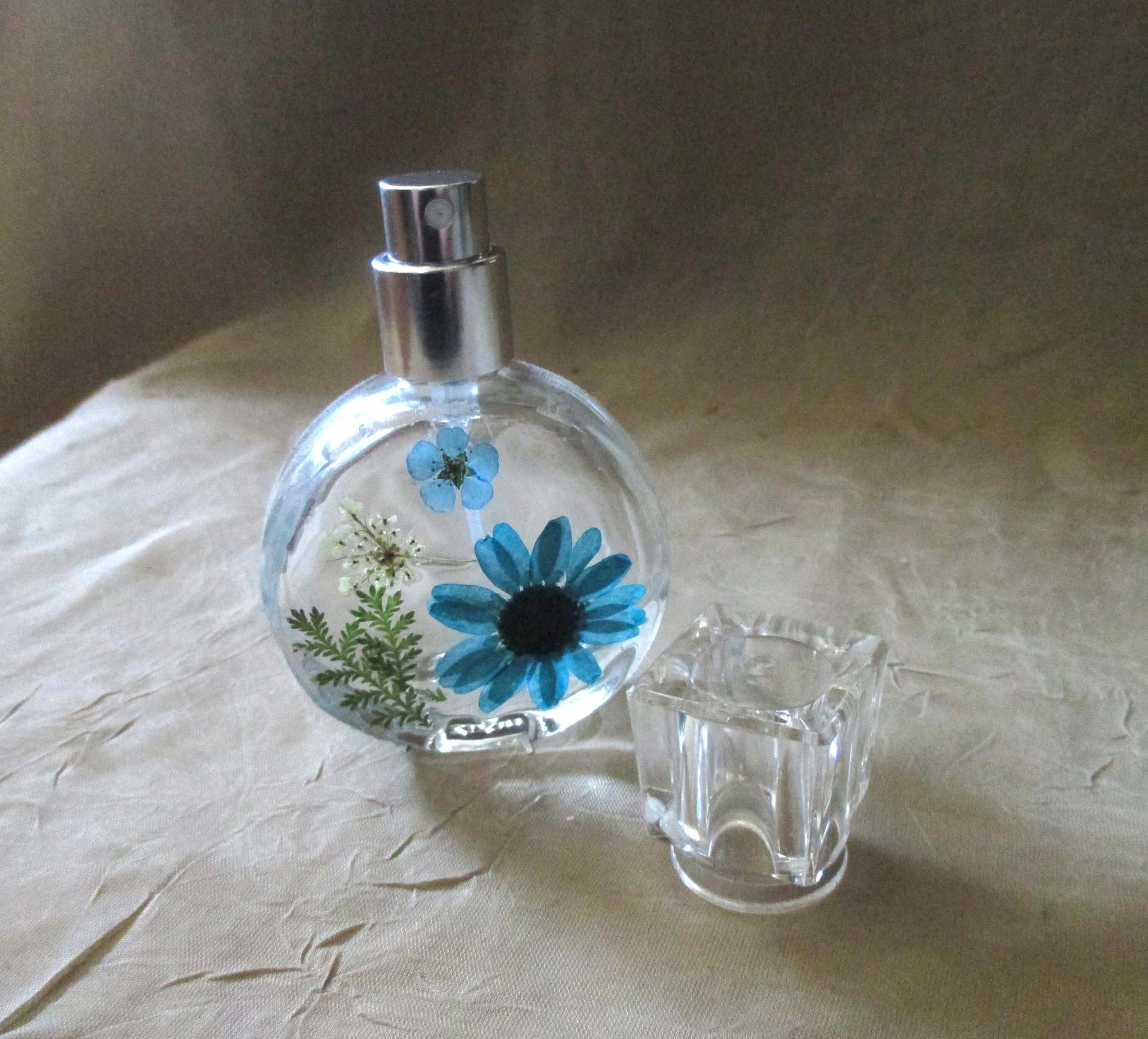Floral Perfume Bottles, 1 ounce Small Spray Mister, Round Bottles, Flowers in Resin