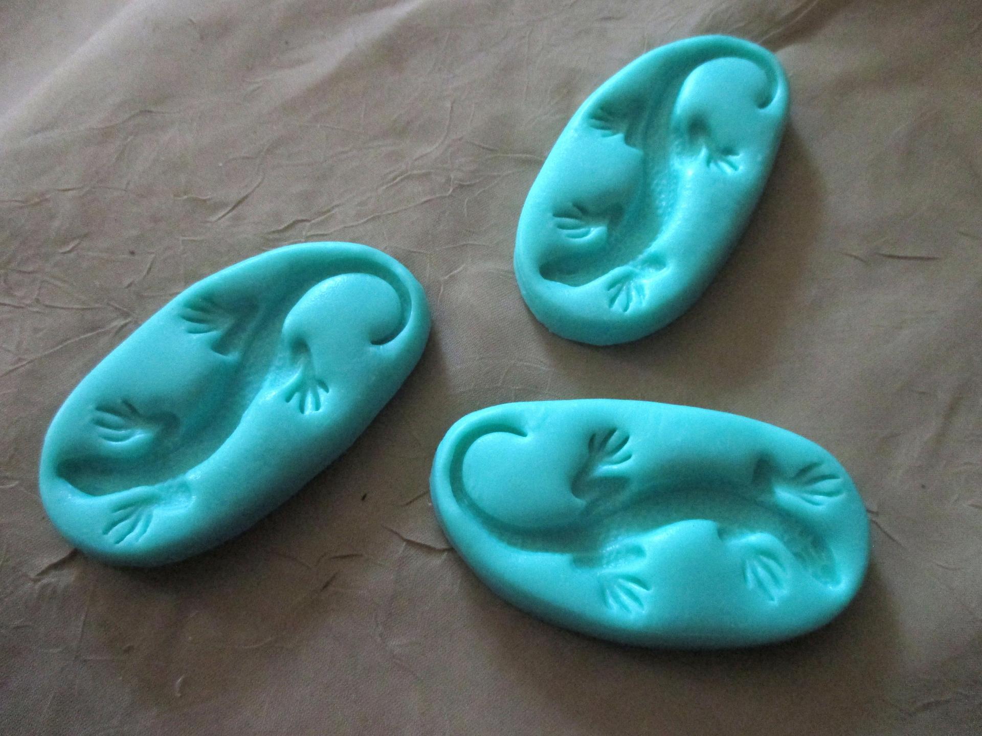 Gecko Mold - Small Lizard - for Resin, Clay, Casting and Baking, or for Soap or wax embeds