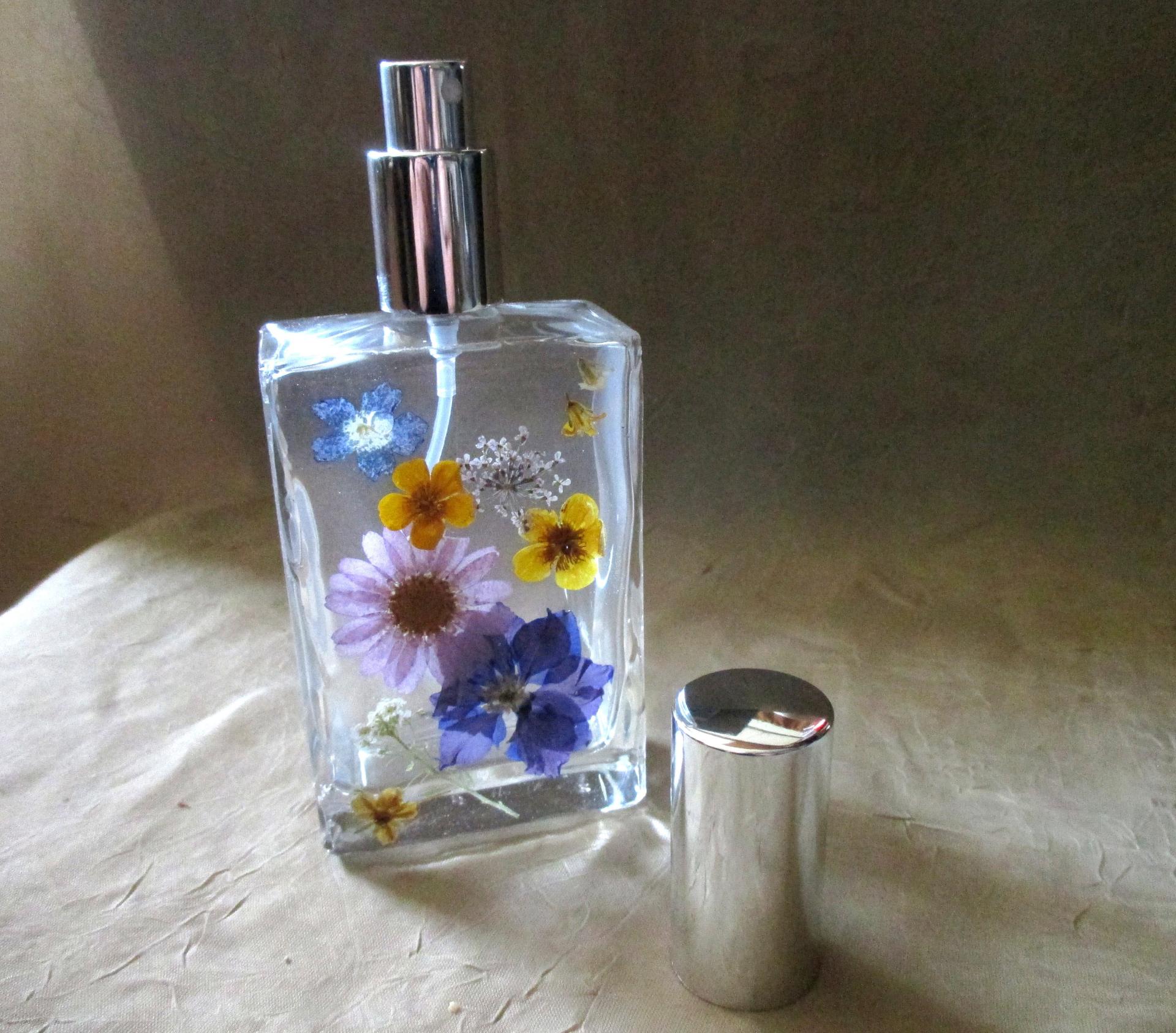 Floral Perfume Bottles, Spray Mister, Square Bottles, Flowers in Resin