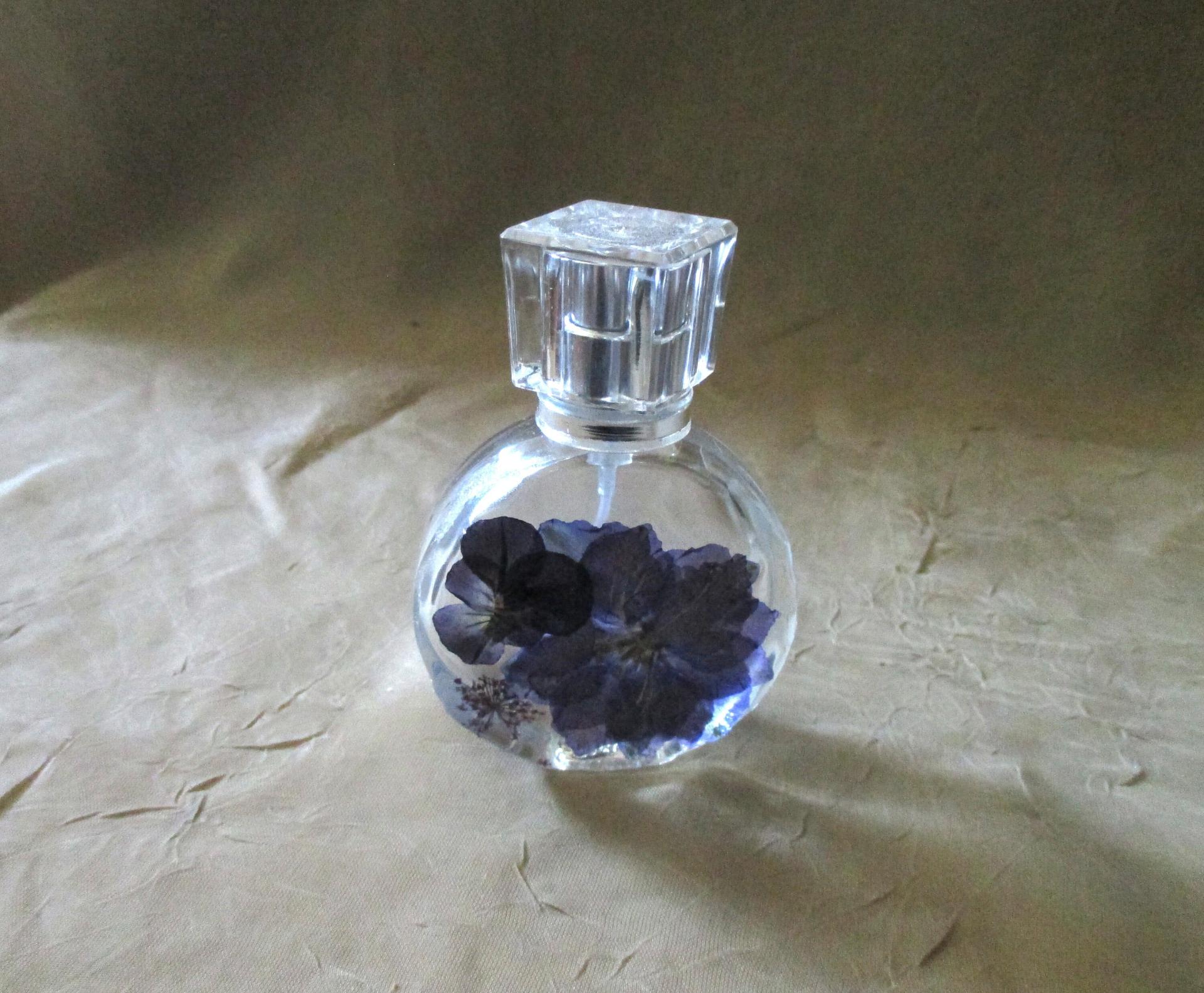 Floral Perfume Bottles, 1 ounce Small Spray Mister, Round Bottles, Flowers in Resin