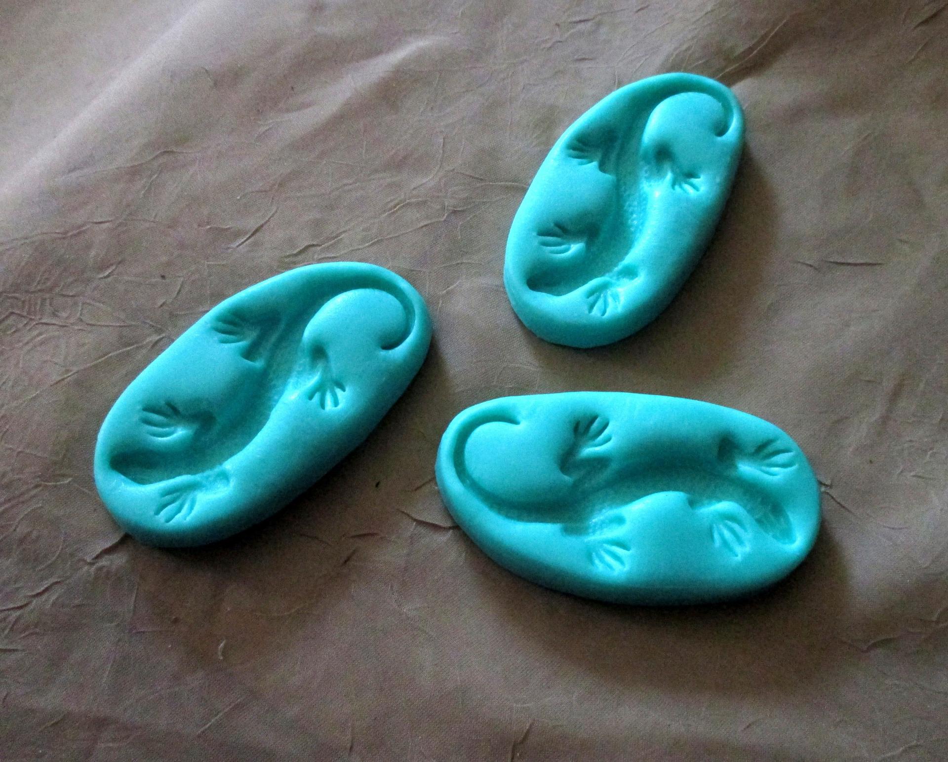 Gecko Mold - Small Lizard - for Resin, Clay, Casting and Baking, or for Soap or wax embeds