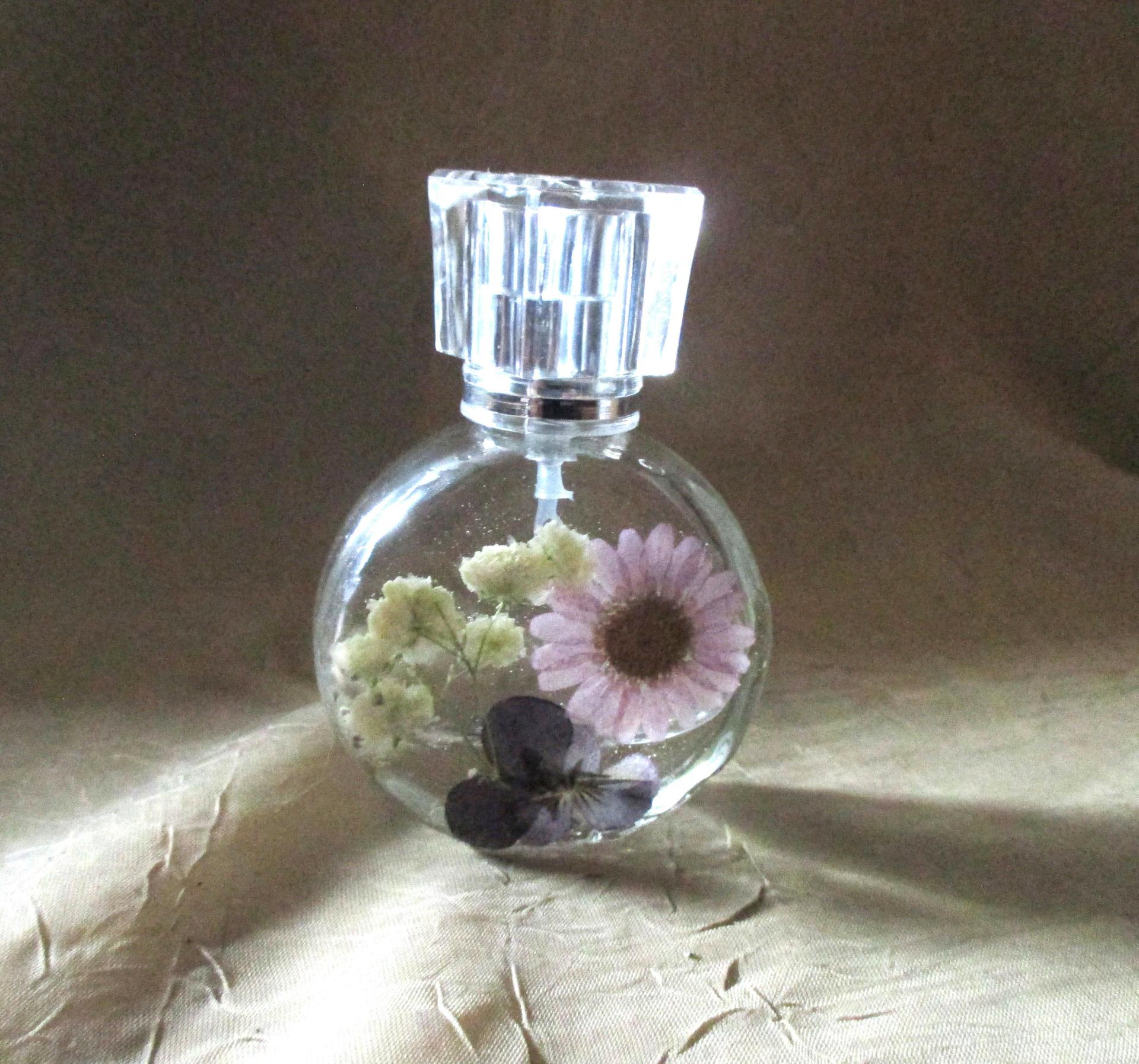 Floral Perfume Bottles, 1 ounce Small Spray Mister, Round Bottles, Flowers in Resin