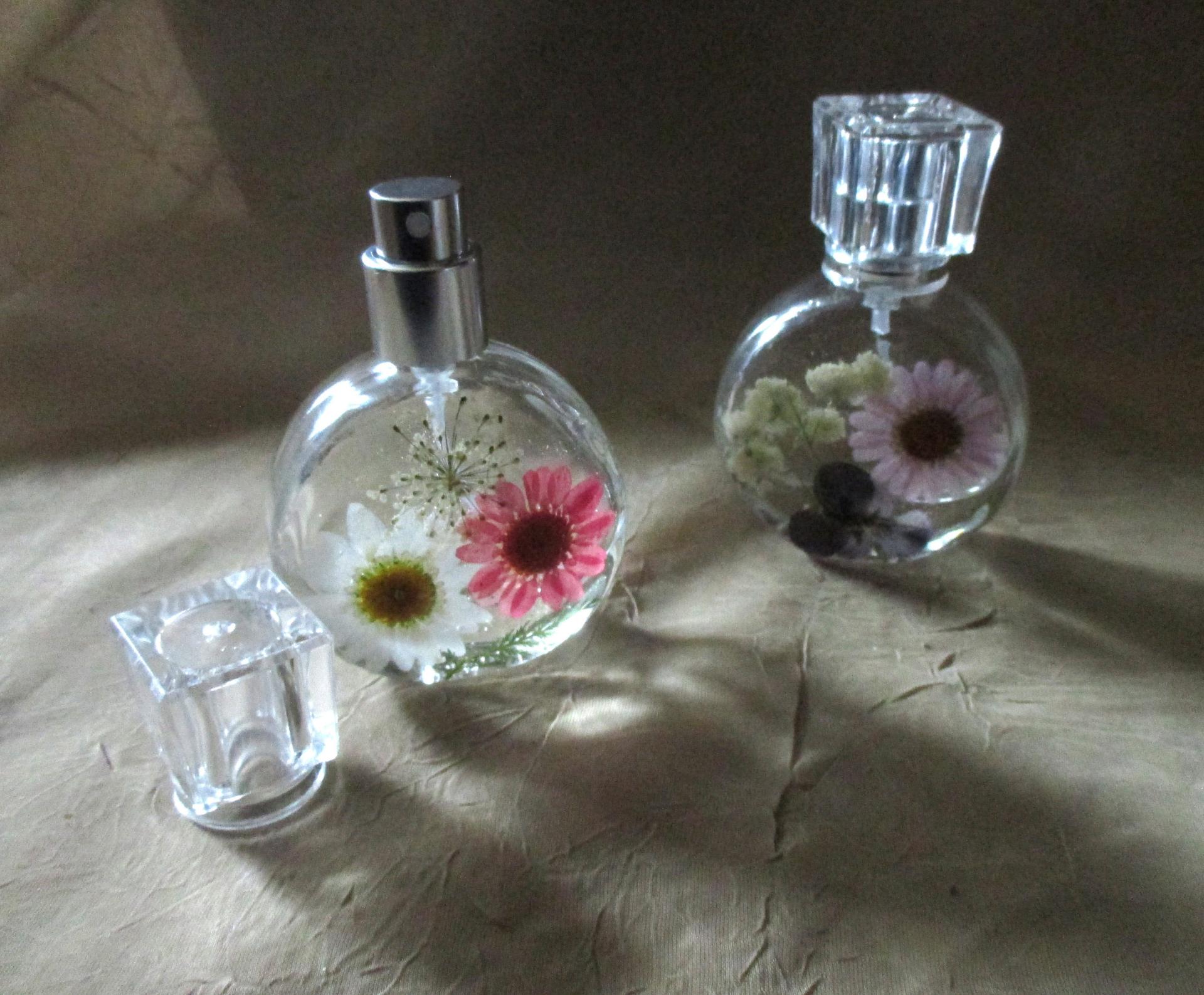 Floral Perfume Bottles, 1 ounce Small Spray Mister, Round Bottles, Flowers in Resin