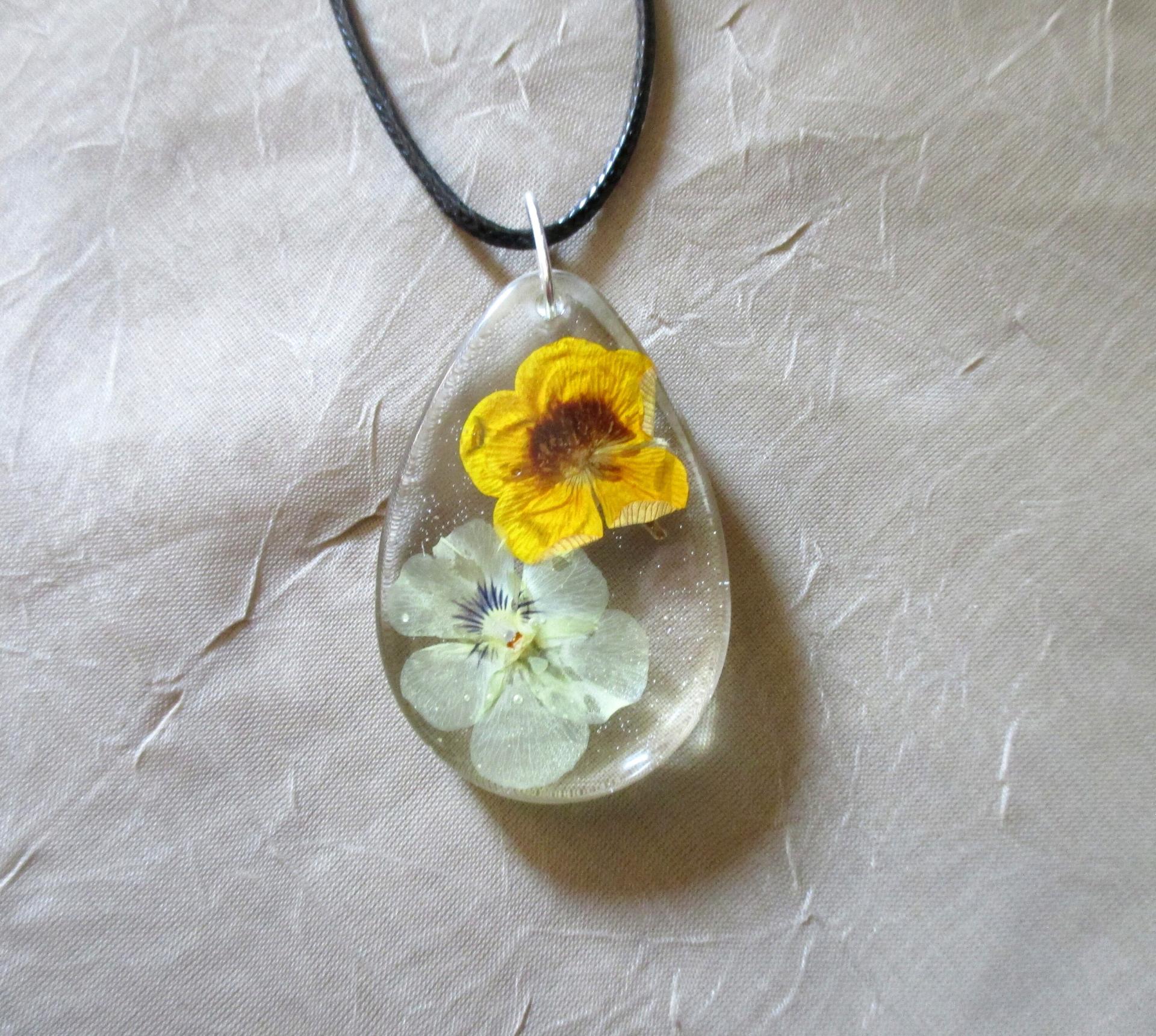 Flower Necklace - Real Dried Flowers - Resin Jewelry