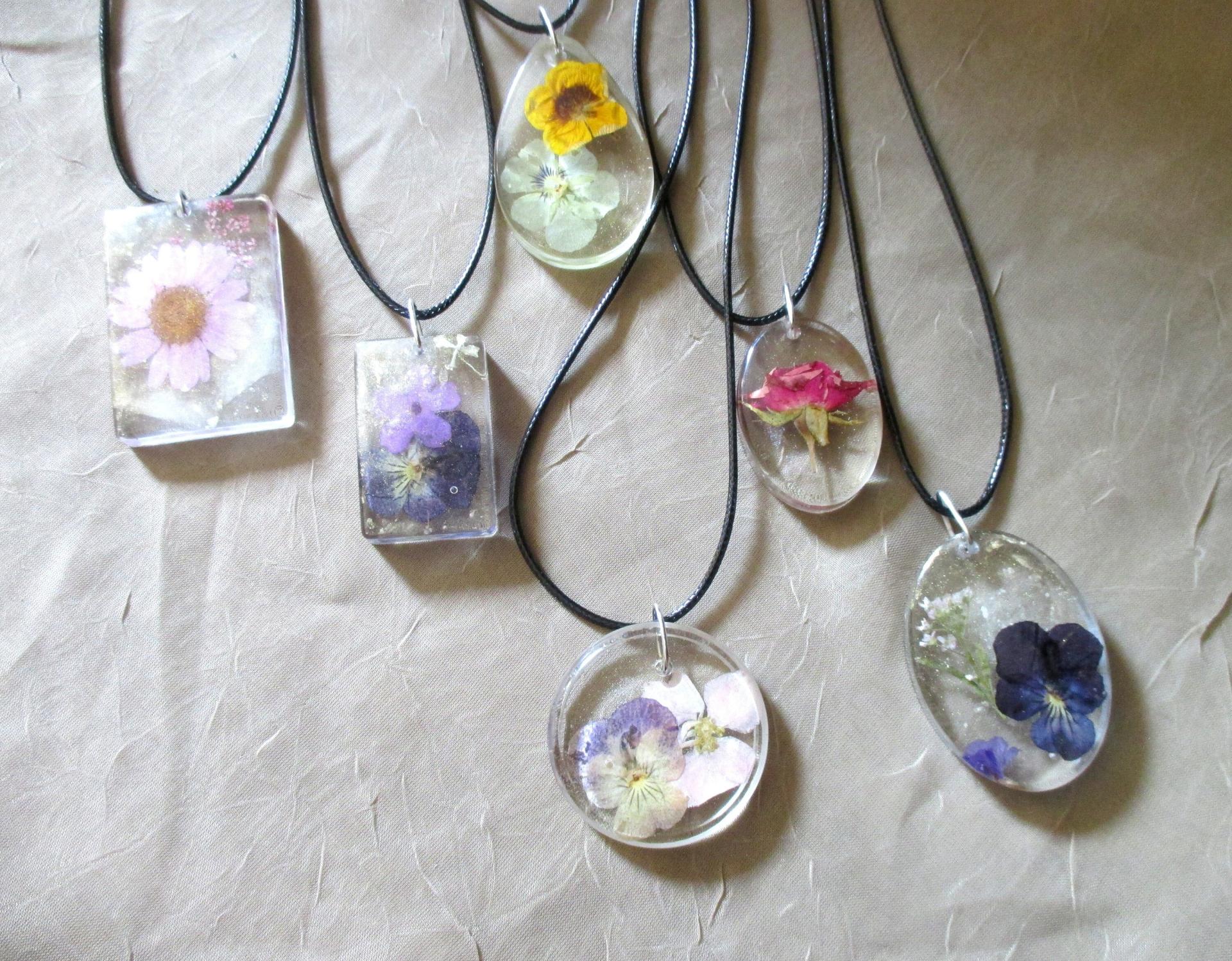 Flower Necklace - Real Dried Flowers - Resin Jewelry