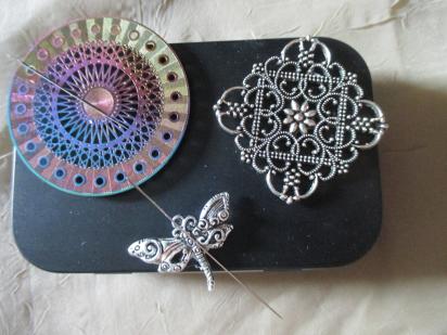 Needle Minders w/ Tin - Magnet with back in a Hinged Lid Tin - Magnet Pin, Needle Minder