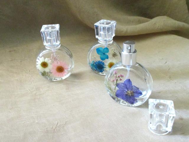 Floral Perfume Bottles, 1 ounce Small Spray Mister, Round Bottles, Flowers in Resin