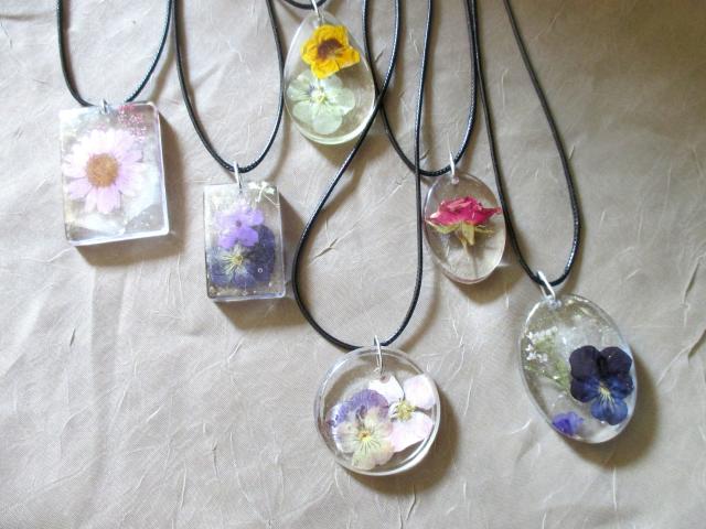 Flower Necklace - Real Dried Flowers - Resin Jewelry